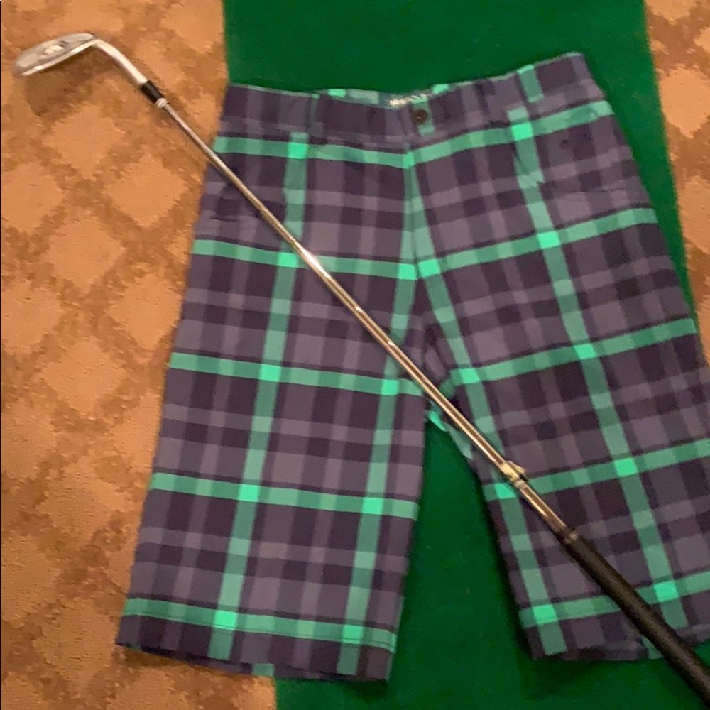 Dry fit Nike boys L golf shorts perfect condition